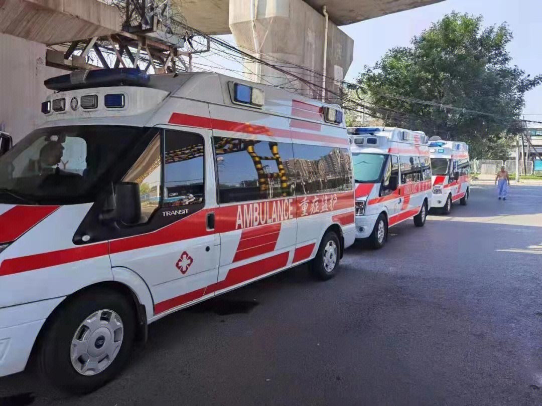 唐山潤興本地救護車出租公司高鐵轉運病人服務快速到達現場接送