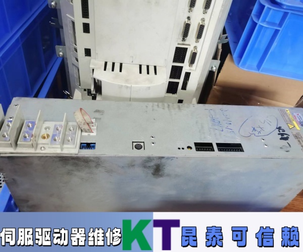 馬天尼MARTINI伺服驅(qū)動(dòng)器指示燈一直閃維修方法多樣化