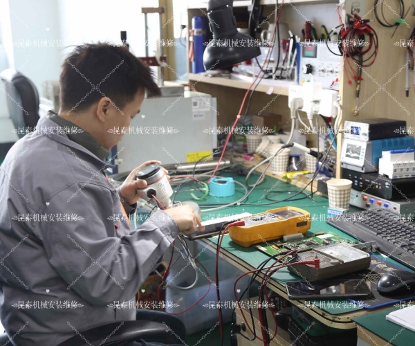 CT伺服驅(qū)動器指示燈一直閃維修具體實操