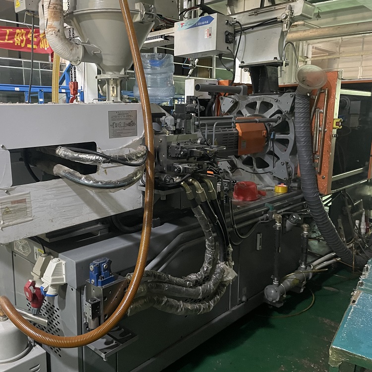 惠州龍門(mén)精密注塑機(jī)回收咨詢電話，回收震德注塑機(jī)
