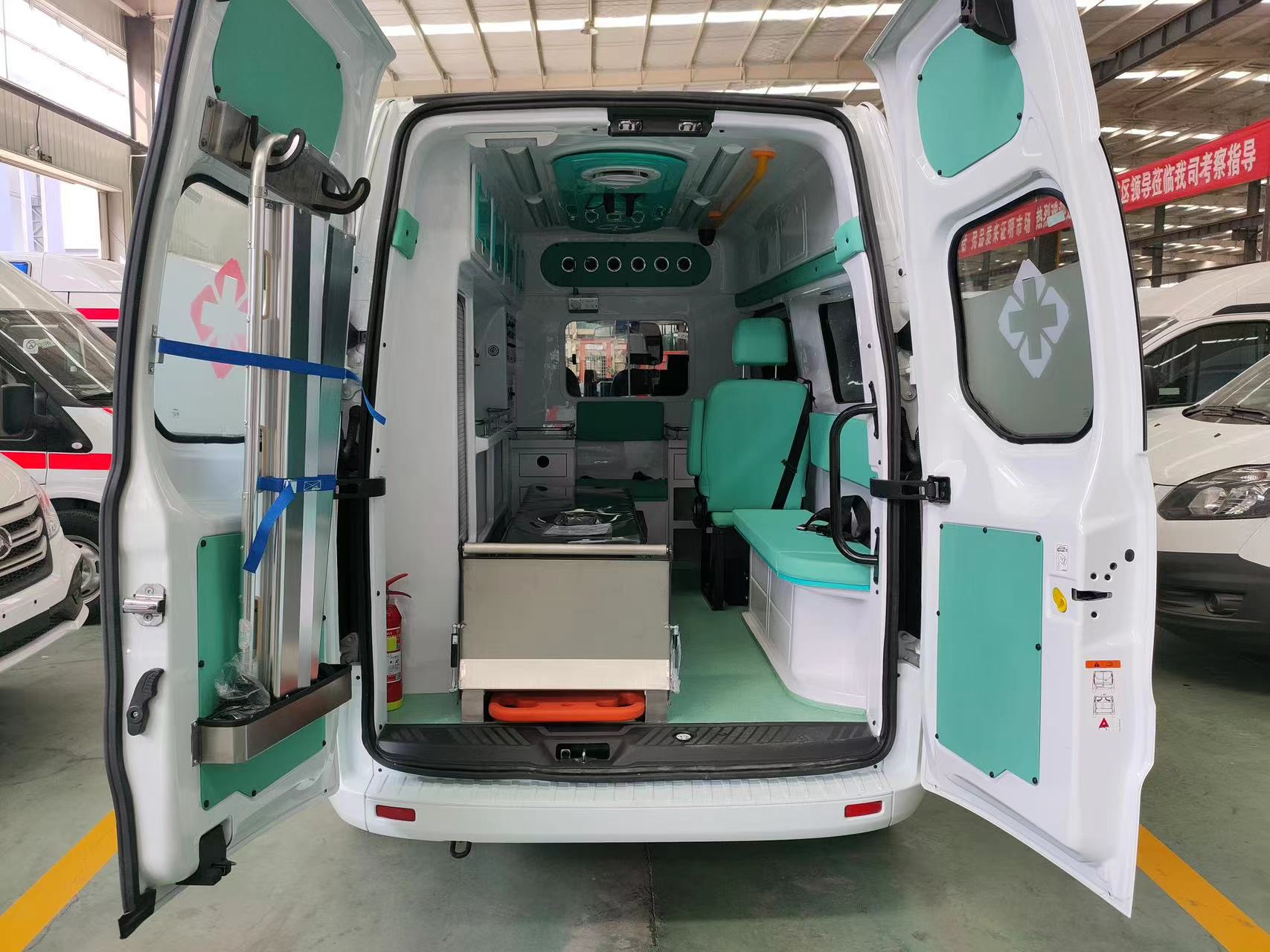 青島非急救轉(zhuǎn)運(yùn)車,救護(hù)車租賃中心,車輛手續(xù)完善可靠
