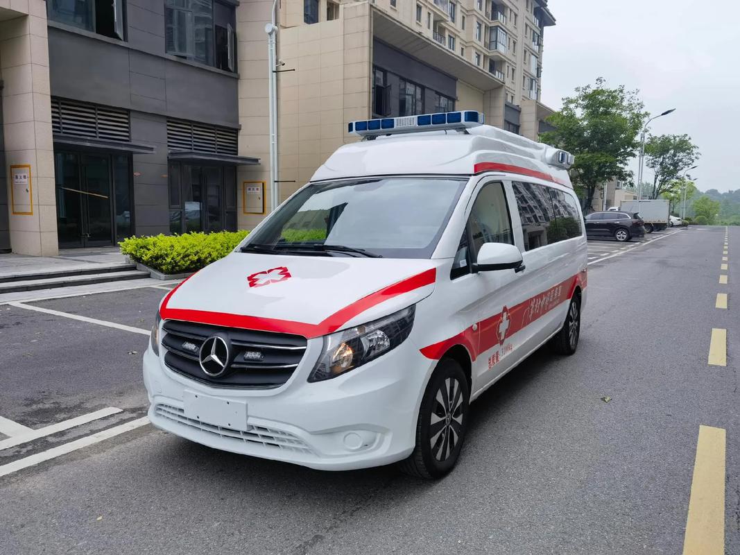 北京救護(hù)車出租公司,出院接送一對一制定方案