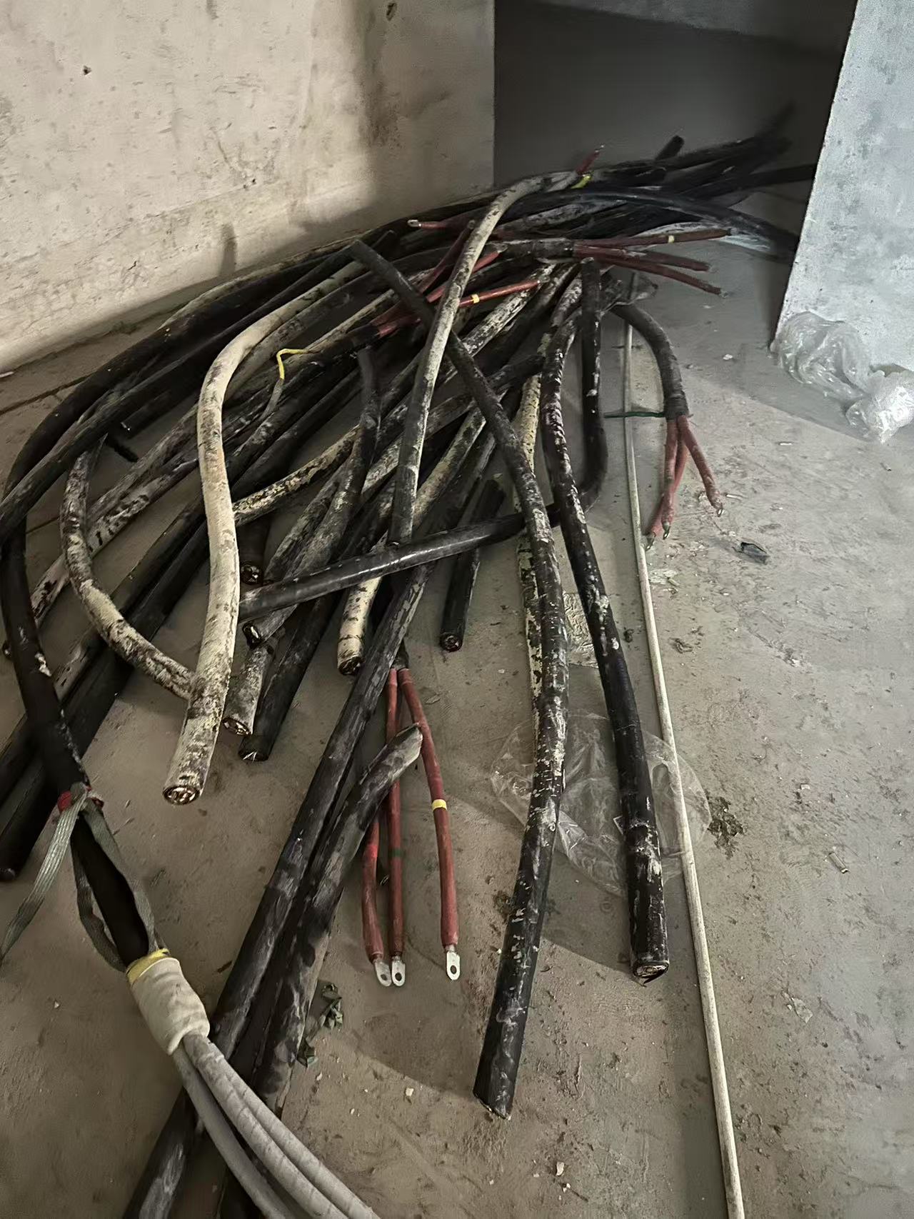 廣州市報廢配電柜回收廢舊配電柜設備收購