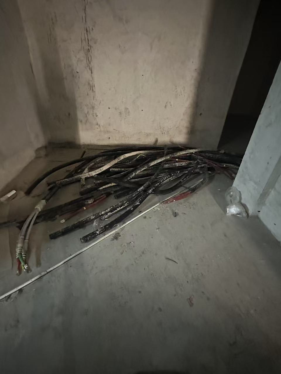 天河區二手箱式變壓器回收/機房用鉛酸蓄電池回收