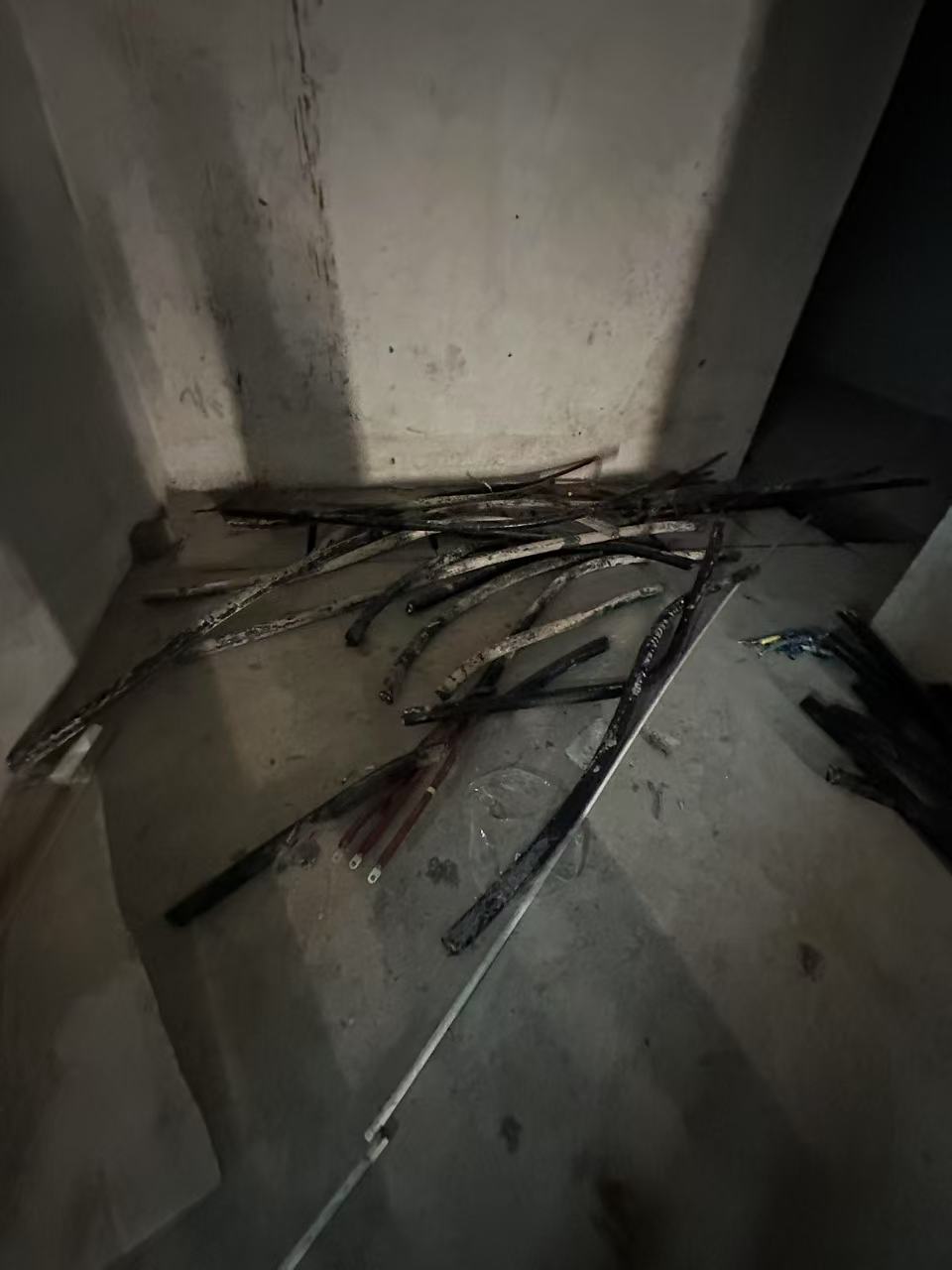海珠區(qū)靜音型發(fā)電機(jī)回收/汽車充電樁回收廠家
