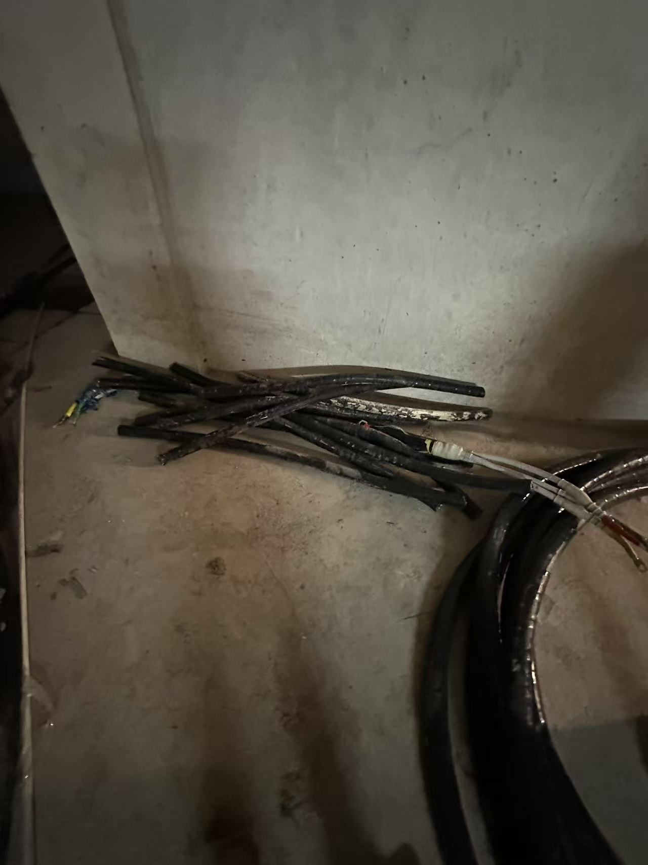 海珠區(qū)庫存廢品回收/機(jī)房用鉛酸蓄電池回收