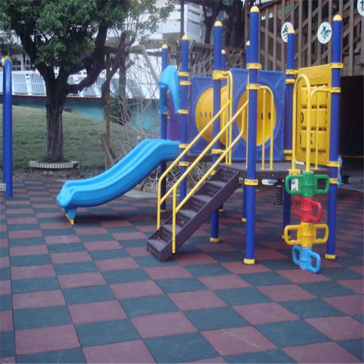 亳州 滑梯橡膠地墊 幼兒園拼接橡膠地墊 游樂場(chǎng)橡膠地墊