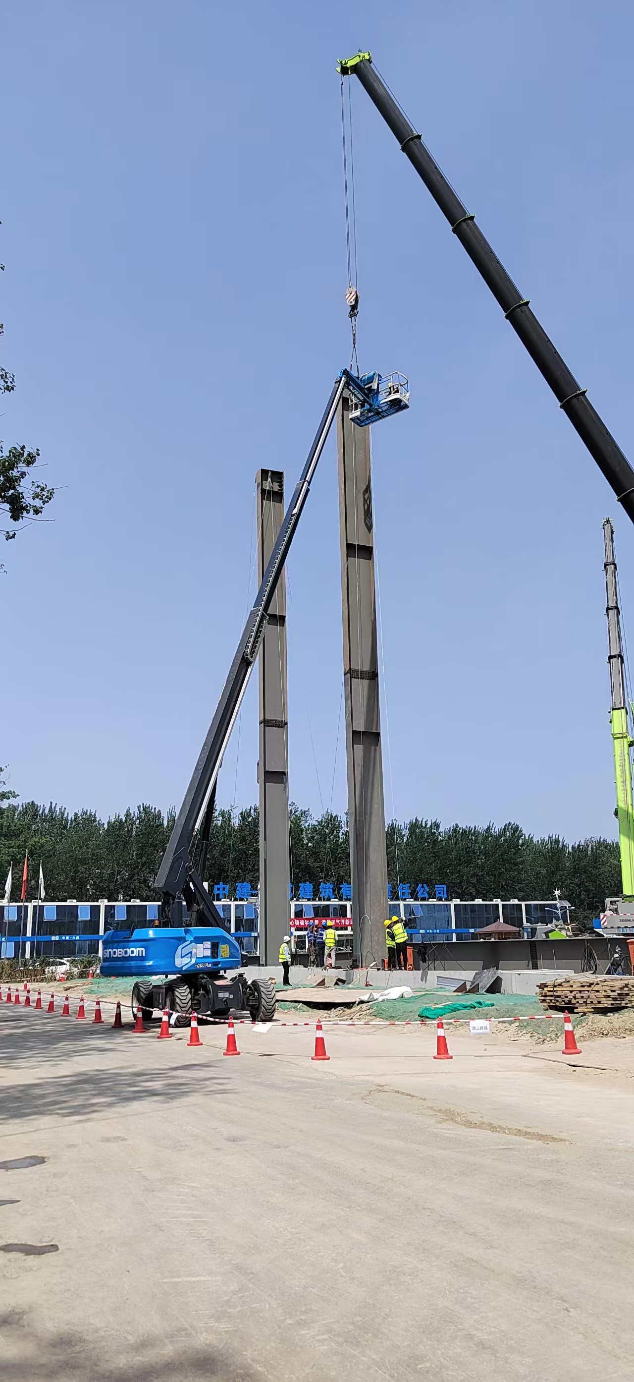 北京周邊10米剪叉升降車出租-28米電動(dòng)高空車出租-歡迎來電