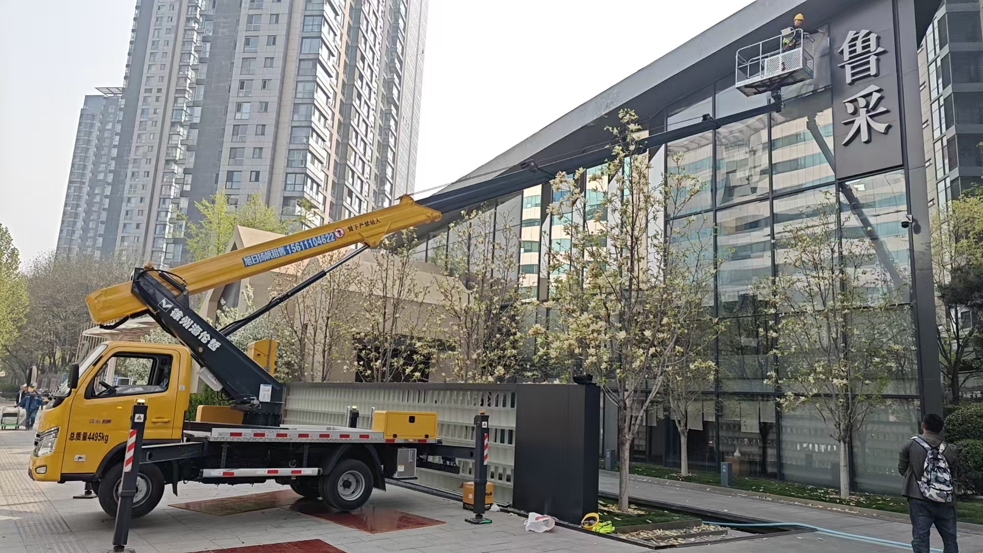 北京西城16米曲臂升降車出租-40米電動(dòng)直臂車出租-價(jià)格實(shí)惠