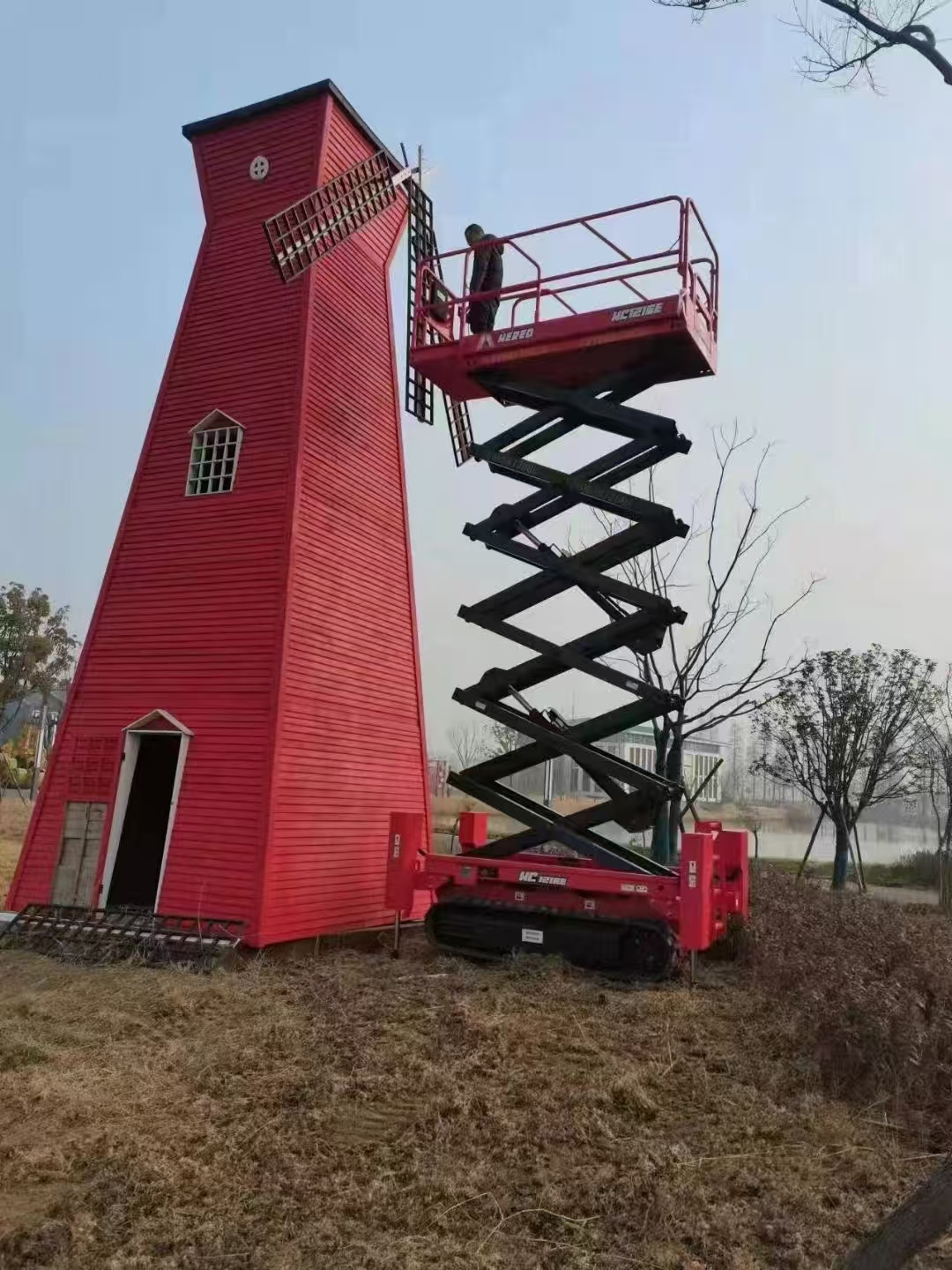 北京西城剪刀升降機出租-14米履帶升降機出租-可月租