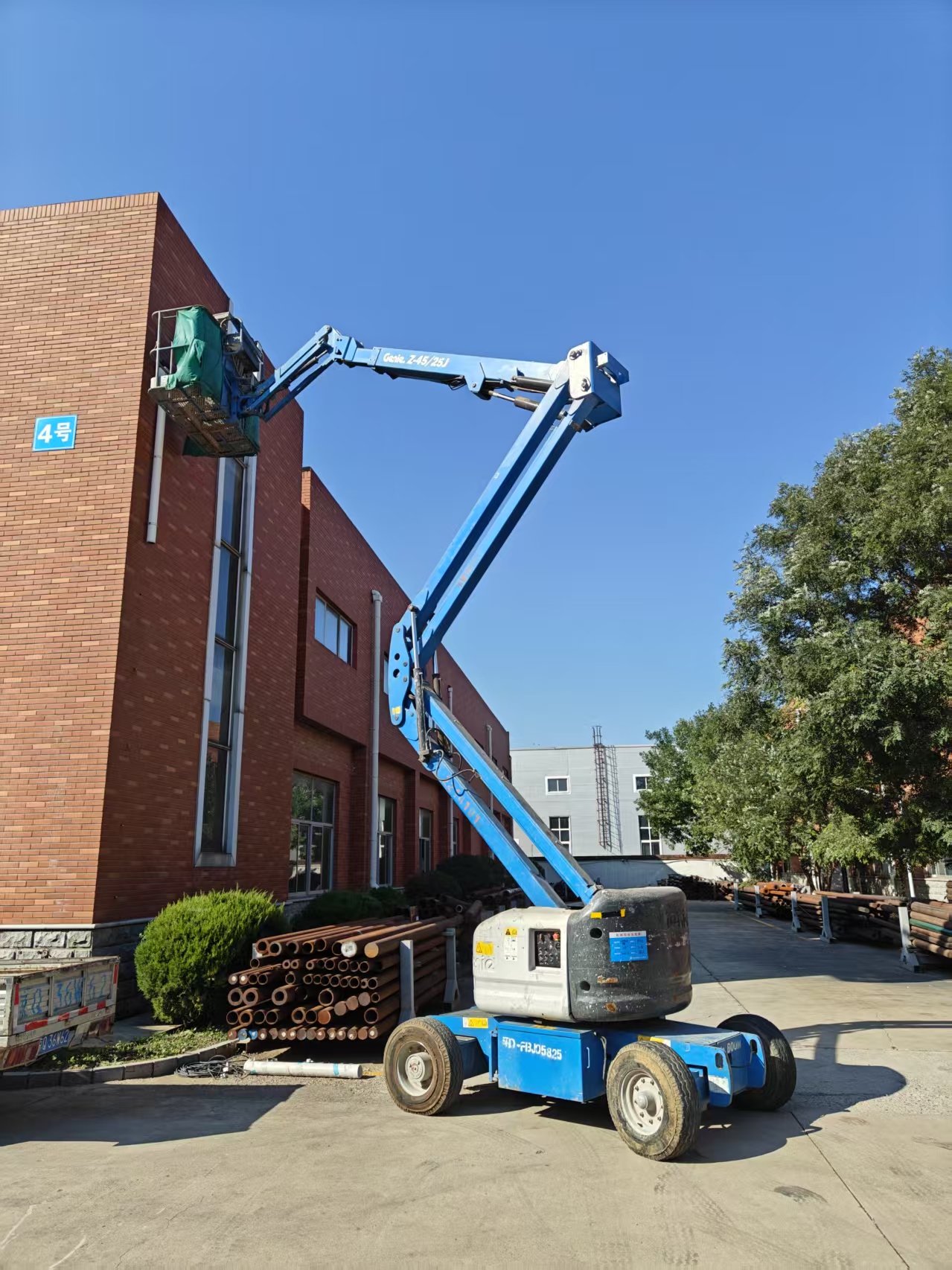 北京平谷12米剪叉出租出租-履帶式升降機出租-快速送貨上門