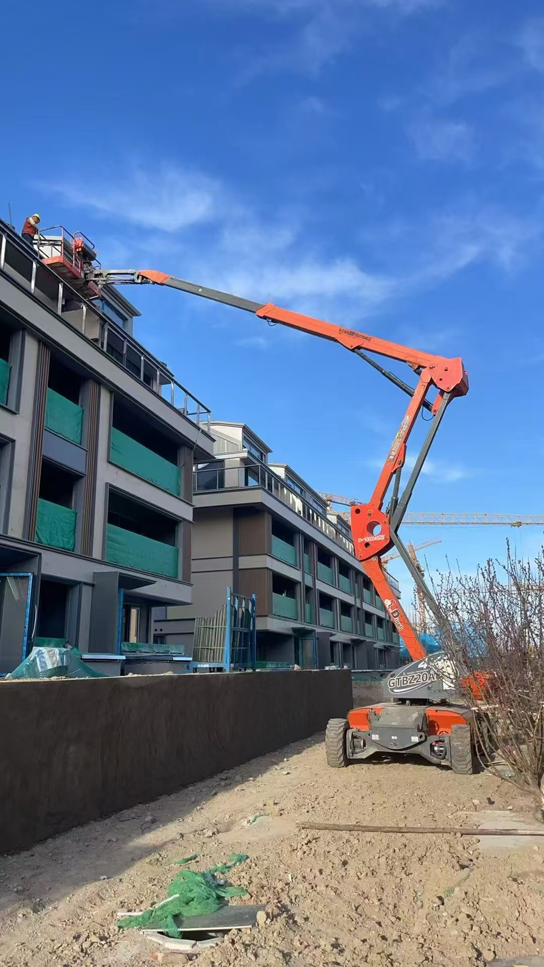 北京西城14米曲臂升降車出租-32米電動高空車出租-本地，真實，有效