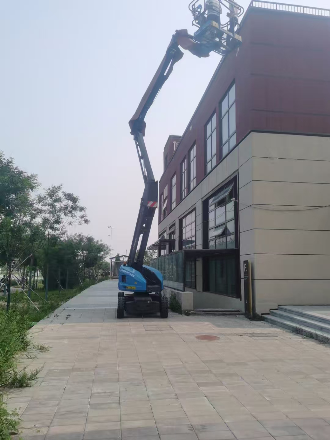 北京周邊小型升降平臺出租-20米直臂升降機(jī)出租-種類繁多