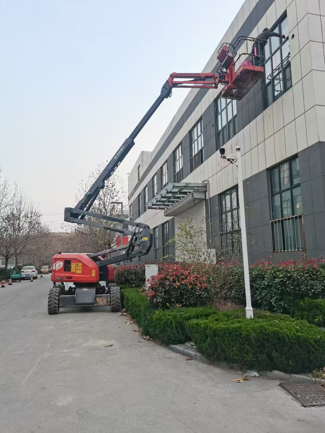 北京旭日揚帆西城6米剪叉升降機出租-18米電動曲臂車出租-可月租