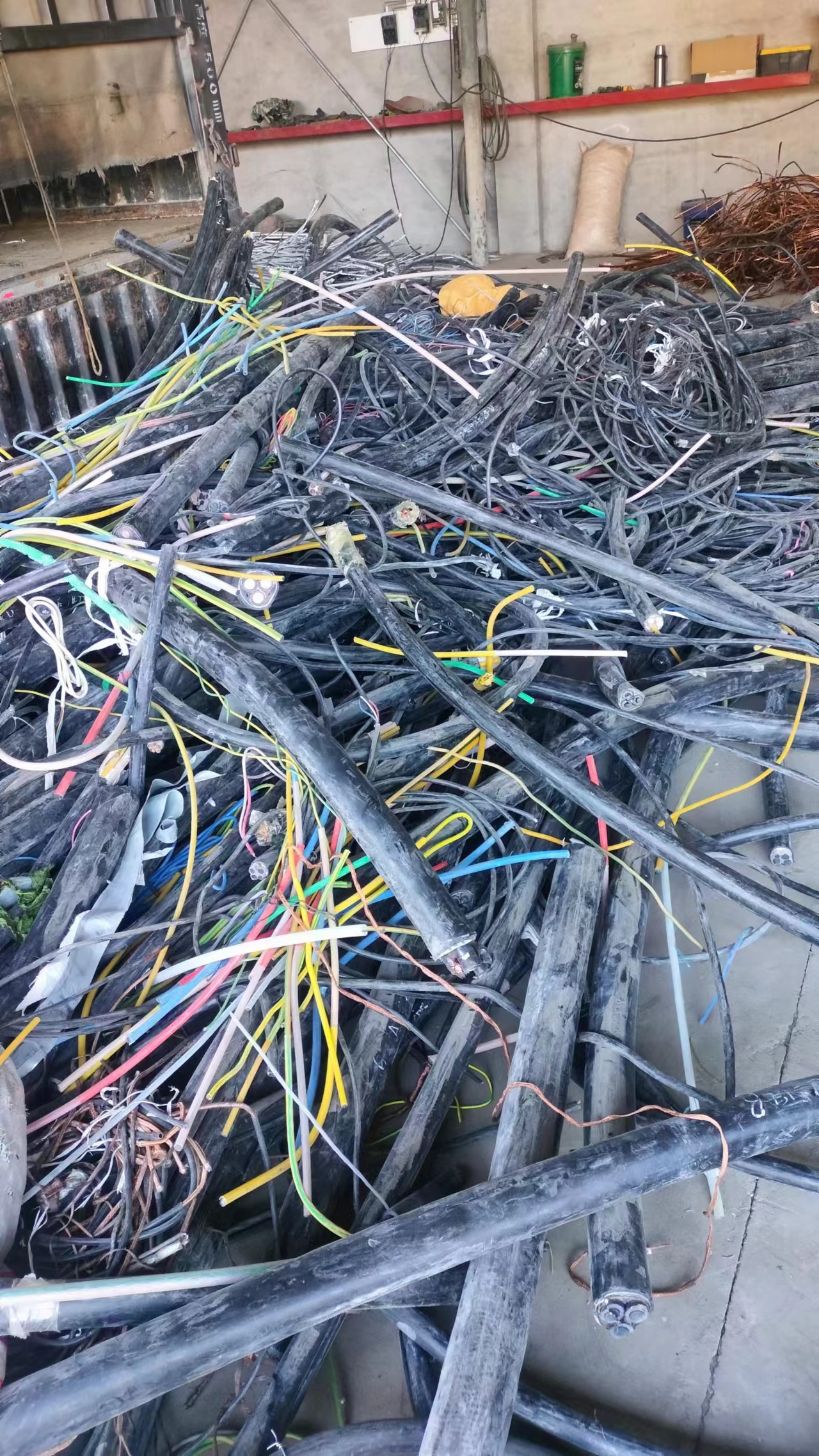 陜西商洛低壓電纜回收經(jīng)驗夠?qū)嵲?廢電纜回收