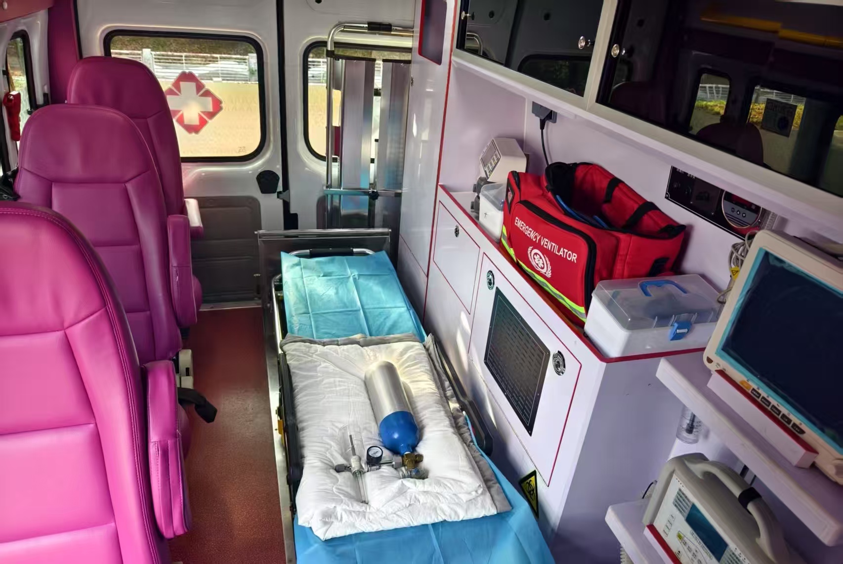 佛山高明120救護(hù)車返鄉(xiāng)接送