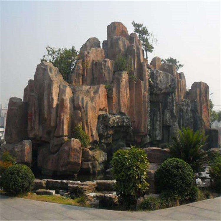 天津武清塑石假山施工 學(xué)校假山現場(chǎng)施工