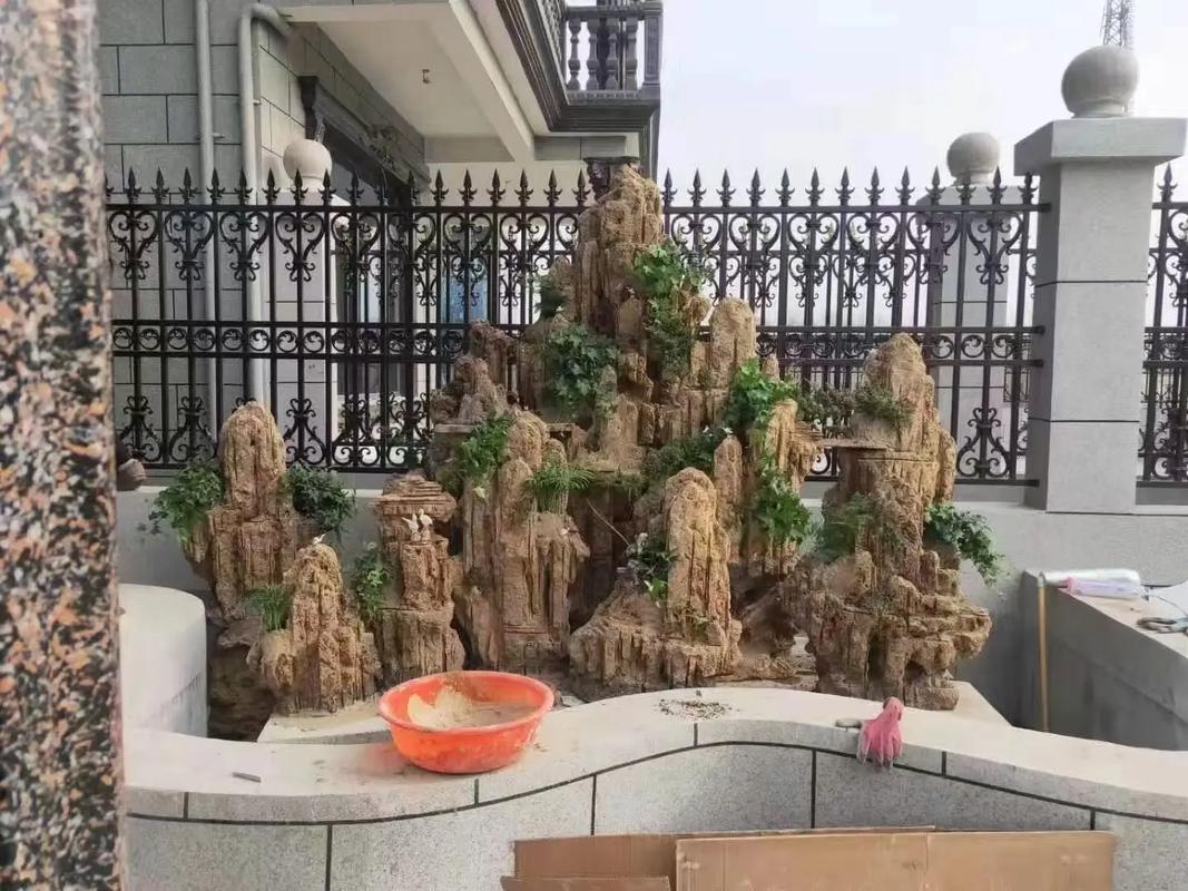 內(nèi)蒙古包頭塑石假山施工 庭院別墅魚(yú)池假山