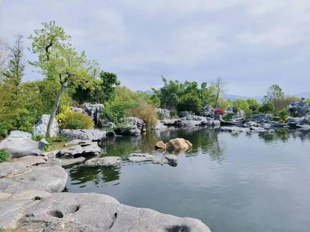 河南三門峽斧劈石假山安裝 大型園林假山制作