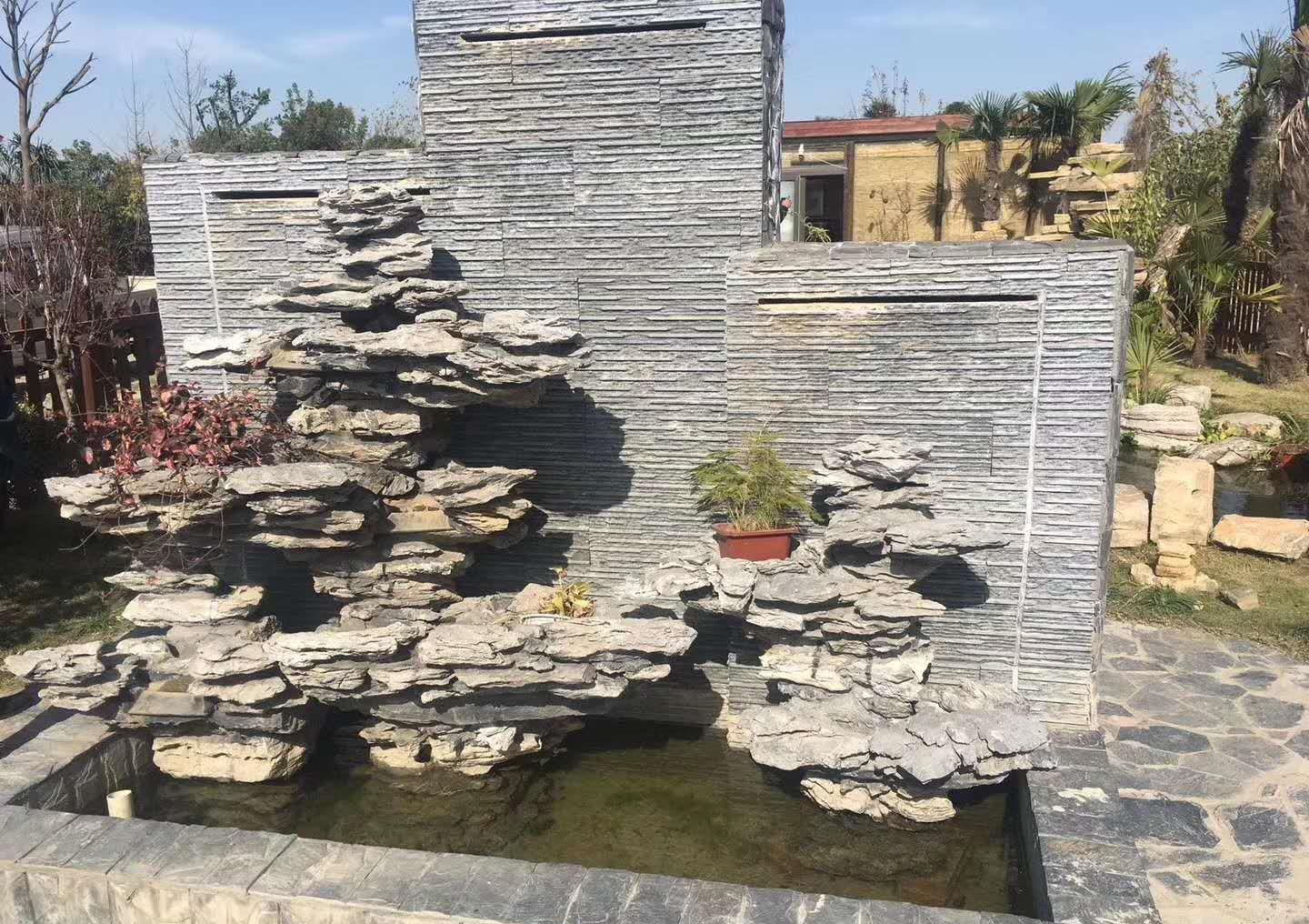 遼寧營(yíng)口千層石假山制作 公園假山駁岸施工