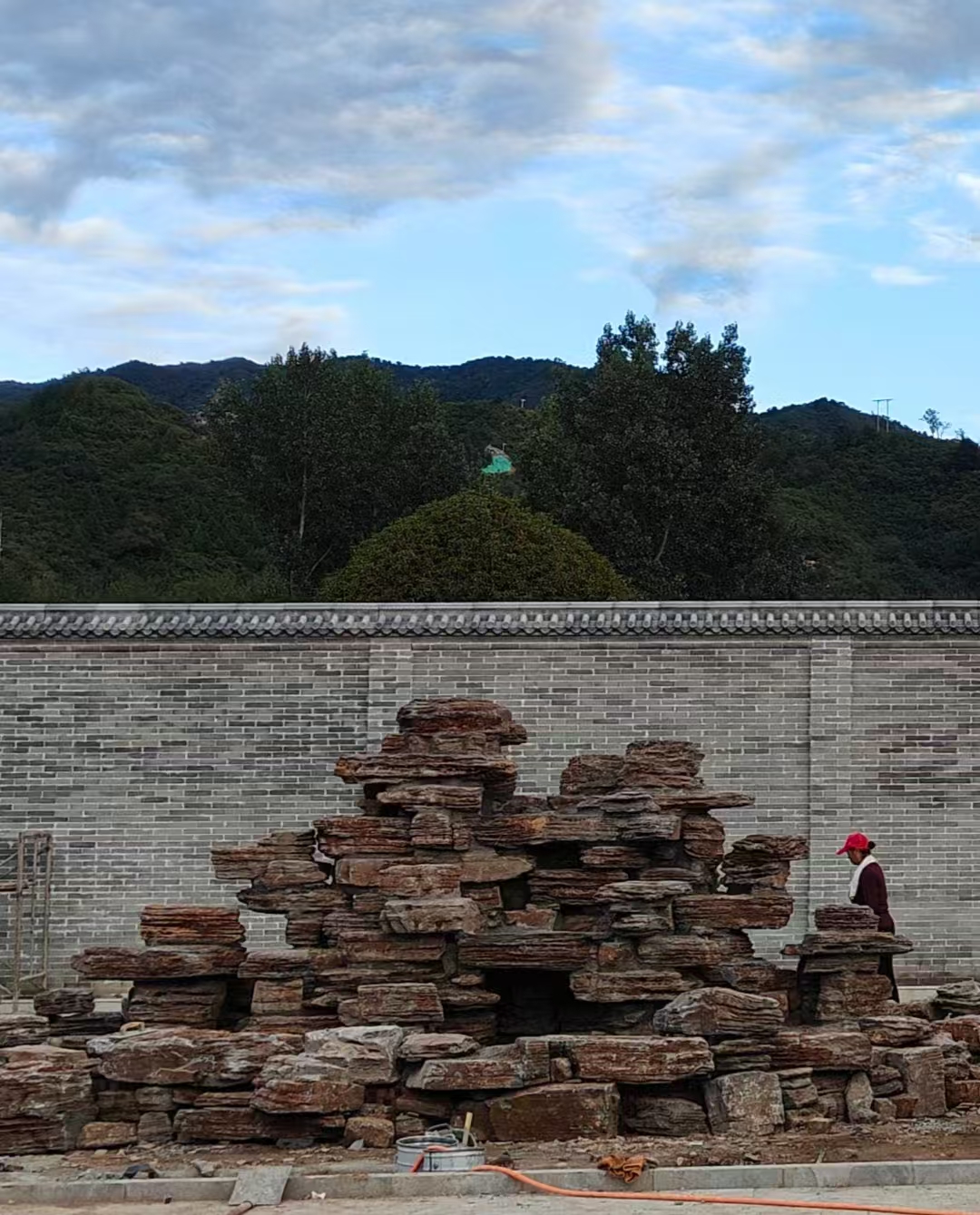 北京昌平太湖石假山制作 小區假山造景