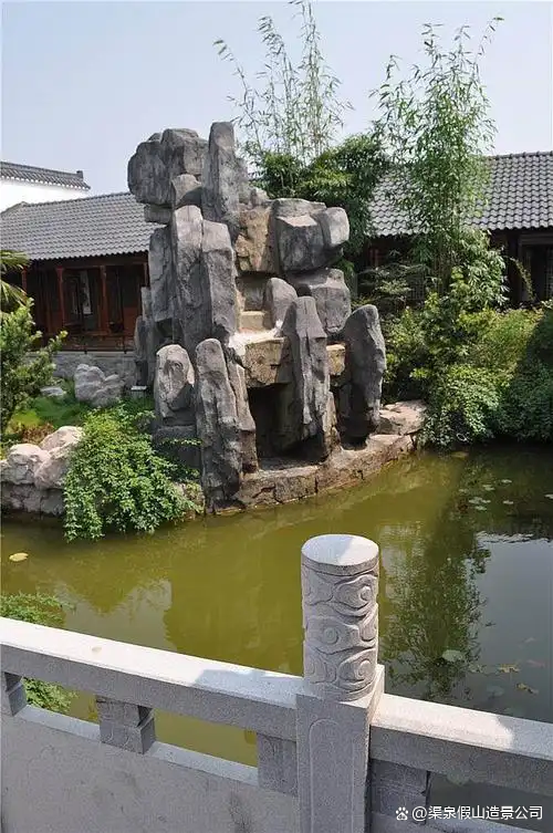 河南駐馬店塑石假山施工 學(xué)校假山現(xiàn)場(chǎng)施工
