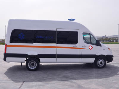 廣元私家救護(hù)車(chē)轉(zhuǎn)運(yùn)/跨省救護(hù)車(chē)轉(zhuǎn)運(yùn)-隨車(chē)配備醫(yī)護(hù)