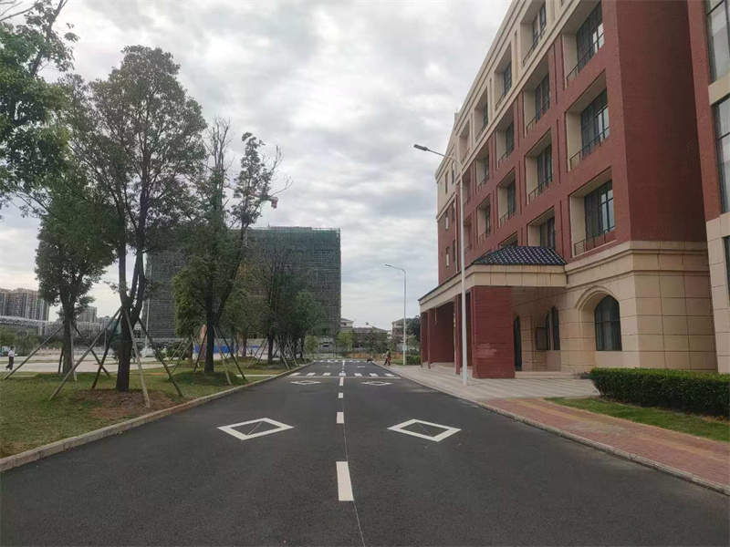 玉林興業(yè)高速路熱熔地面劃線