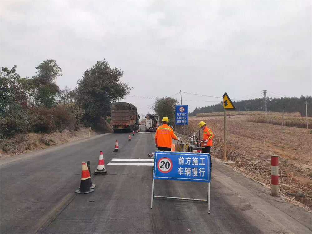 南寧興寧市政路熱熔地標(biāo)線