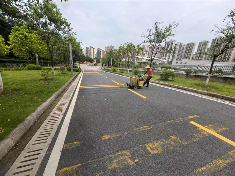 河池金城江區(qū)公園路面熱熔劃線