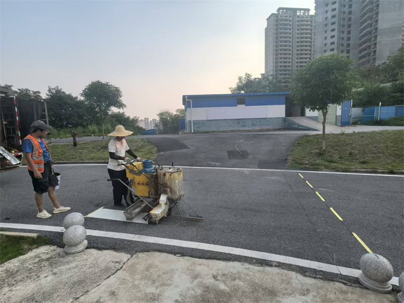 欽州欽南區(qū)市政路熱熔劃線