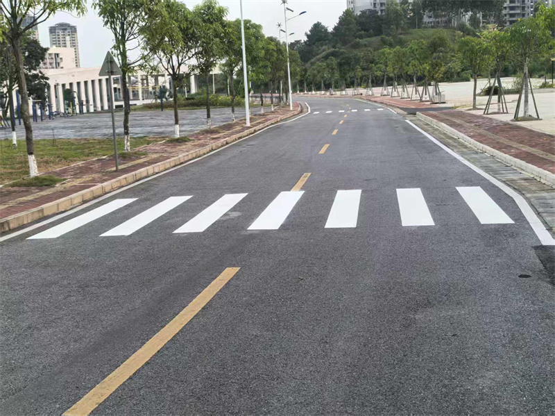北海海城區(qū)市政路熱熔地面劃線