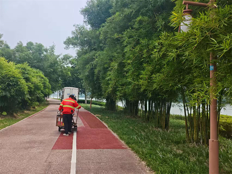 貴港港南區(qū)園區(qū)道路熱熔地面劃線